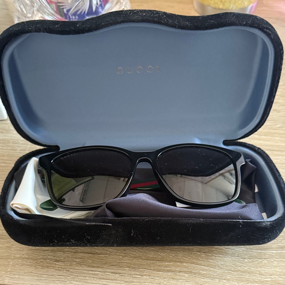 Gucci Elegant Black Eyewear